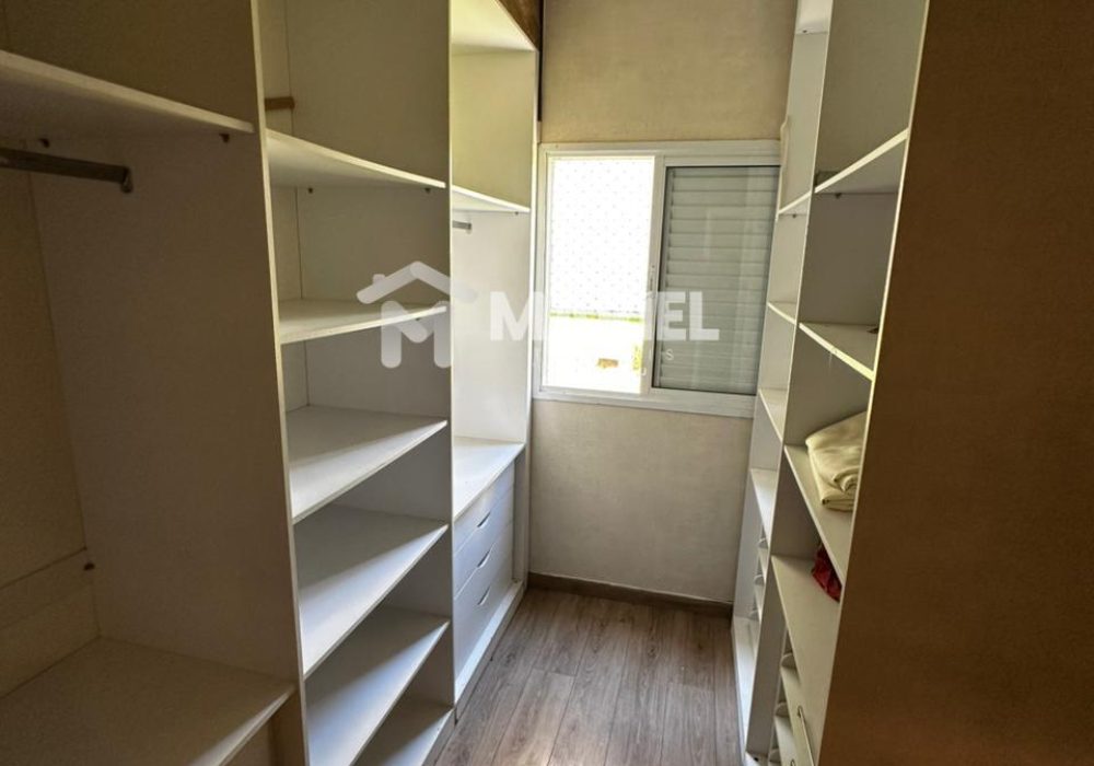 Closet (2)